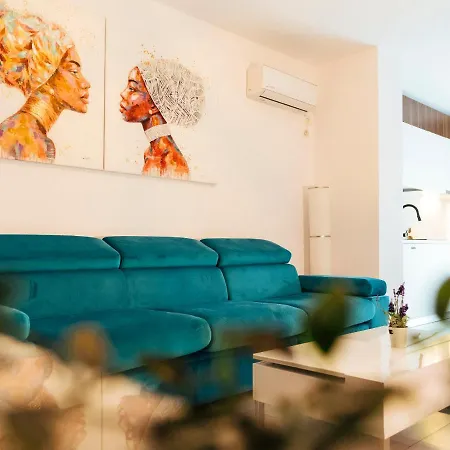 아파트 Cozy Special Pallady With Garden & Courtyard