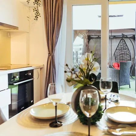 Cozy Special Pallady With Garden & Courtyard