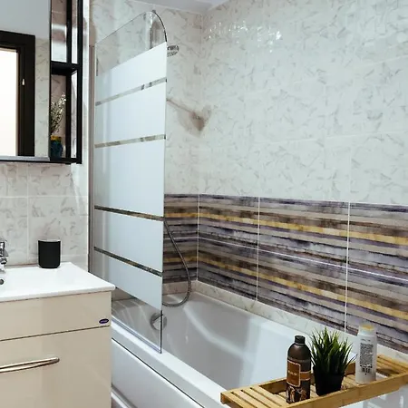 Cozy Special Pallady With Garden & Courtyard Apartment