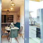 Cozy Special Pallady With Garden & Courtyard Apartment *
