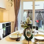 Cozy Special Pallady With Garden & Courtyard