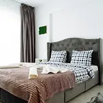 Apartment Cozy Special Pallady With Garden & Courtyard *