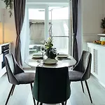 Cozy Special Pallady With Garden & Courtyard Apartment *