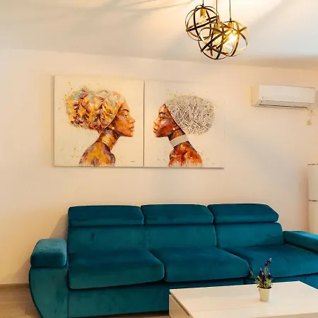 Cozy Special Pallady With Garden & Courtyard Apartment *