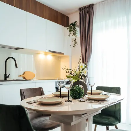 Cozy Special Pallady With Garden & Courtyard Apartment
